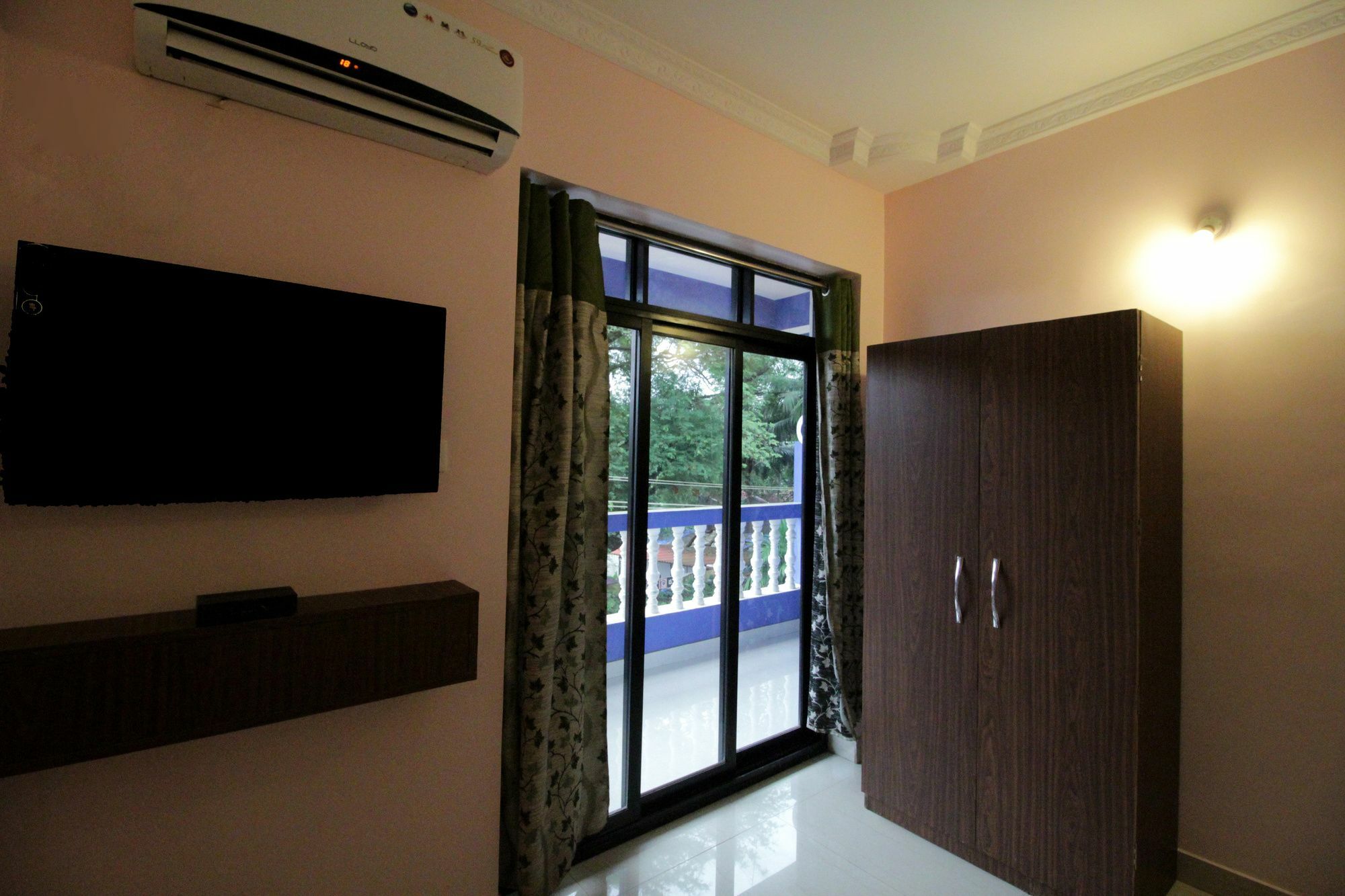 Oyo 3385 Hotel Baga Bay Εξωτερικό φωτογραφία