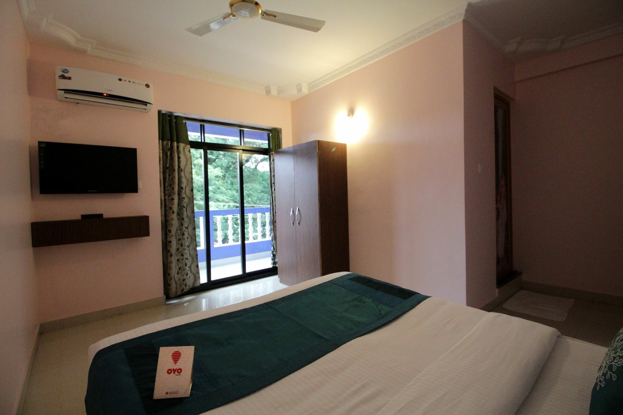 Oyo 3385 Hotel Baga Bay Εξωτερικό φωτογραφία